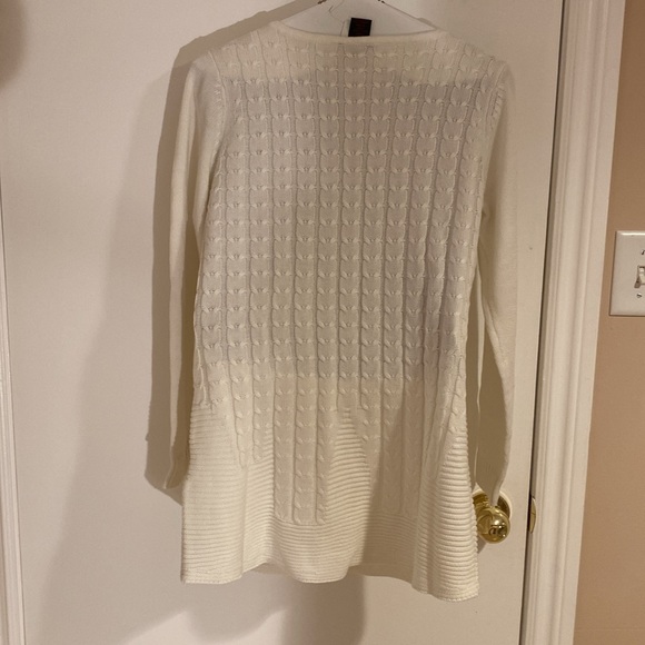 Beautiful long white tunic - Picture 2 of 3